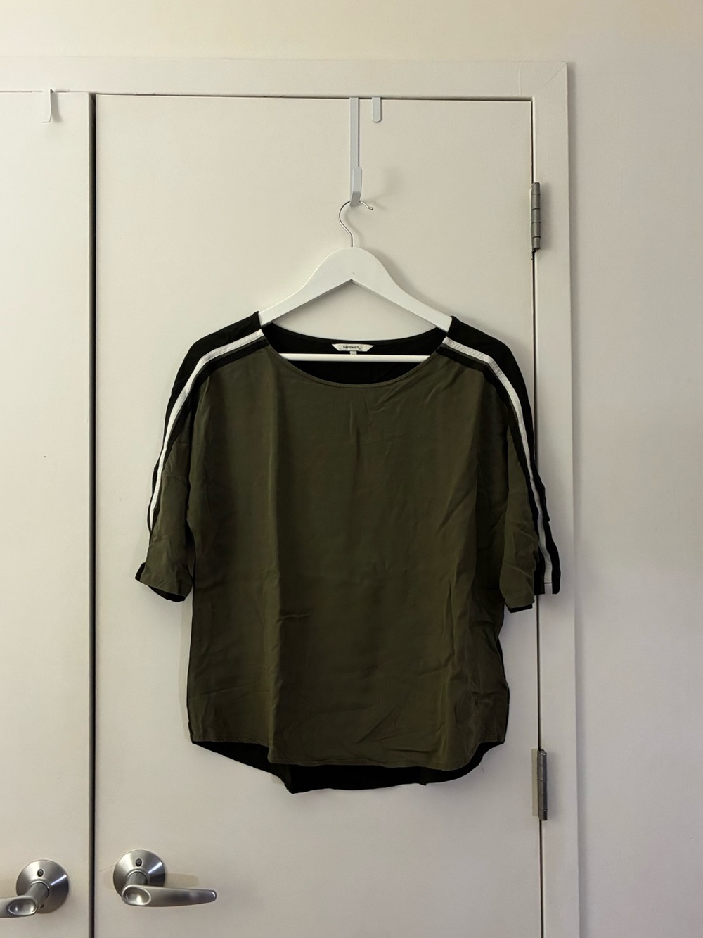 ❤️ Anthropologie Sandwich Color block tee blouse khaki olive green two tone - Picture 3 of 8
